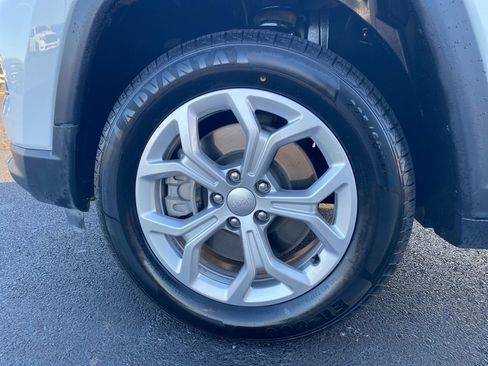 Used 2024 Jeep Compass Latitude image 45