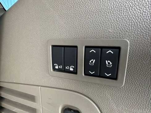 Used 2018 GMC Yukon SLT w/ Premium Edition image 33