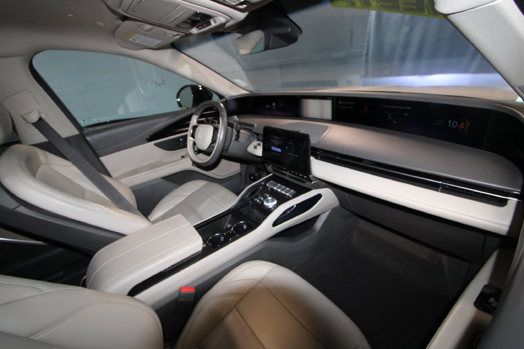 Used 2024 Lincoln Nautilus Premier AWD/4WD image 25