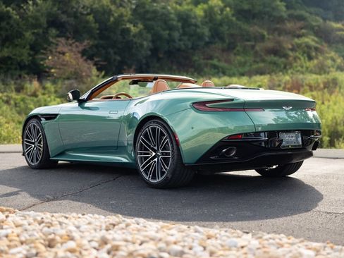 Used 2025 Aston Martin DB12 Convertible RWD image 4
