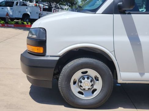 New 2026 Chevrolet Express 3500 RWD image 14
