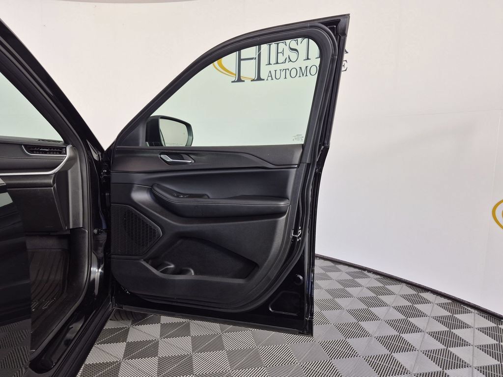 Used 2025 Jeep Grand Cherokee L Laredo w/ Luxury Tech Group I RWD image 38