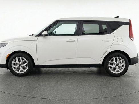 Used 2025 Kia Soul LX w/ LX Technology Package FWD image 5