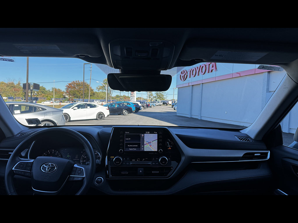 Used 2022 Toyota Highlander XLE AWD/4WD image 26