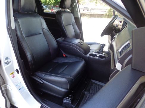 Used 2016 Toyota Highlander XLE AWD/4WD image 17
