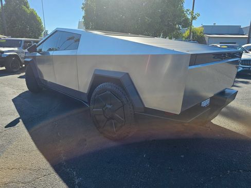Used 2024 Tesla Cybertruck AWD Crew Cab image 2