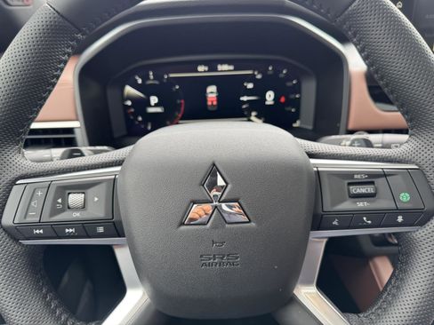 New 2025 Mitsubishi Outlander SEL image 18