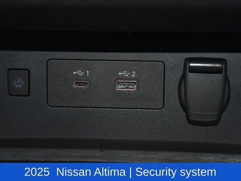 Used 2025 Nissan Altima 2.5 SR w/ SR Premium Package image 21