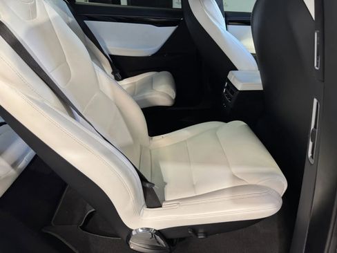 Used 2017 Tesla Model X 90D image 7