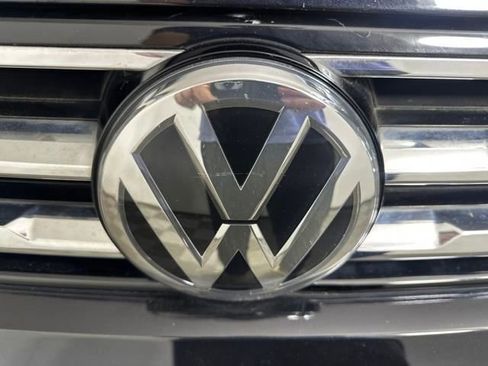 Used 2021 Volkswagen Tiguan S image 9