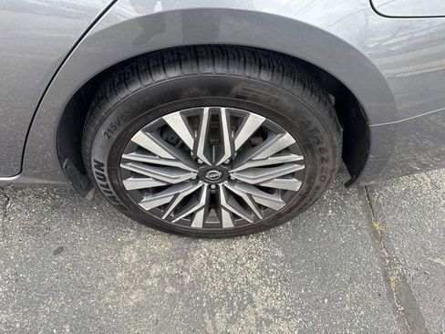 Used 2024 Nissan Altima 2.5 SV image 16