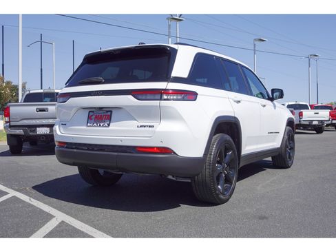 Used 2025 Jeep Grand Cherokee Limited w/ Luxury Tech Group II AWD/4WD image 3