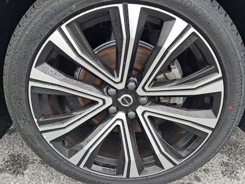 Certified 2023 Volvo XC60 B5 Ultimate w/ Climate Package AWD/4WD image 8