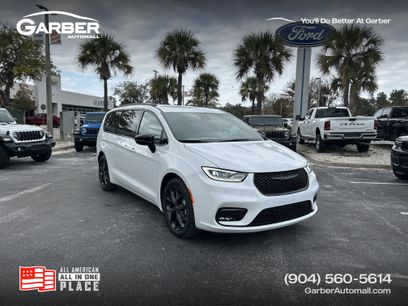 New 2026 Chrysler Pacifica Select w/ S Appearance Package
