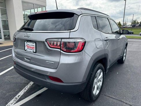 Used 2018 Jeep Compass Latitude w/ Popular Equipment Group AWD/4WD image 3