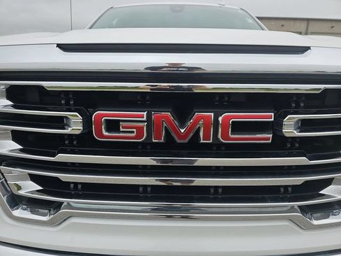 Used 2021 GMC Sierra 1500 SLT w/ SLT Premium Plus Package AWD/4WD image 30