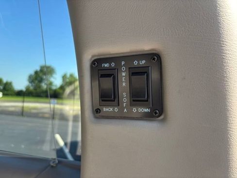 Used 2017 GMC Savana 2500 Extended RWD image 11