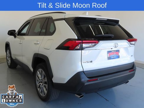 Used 2022 Toyota RAV4 XLE Premium image 7