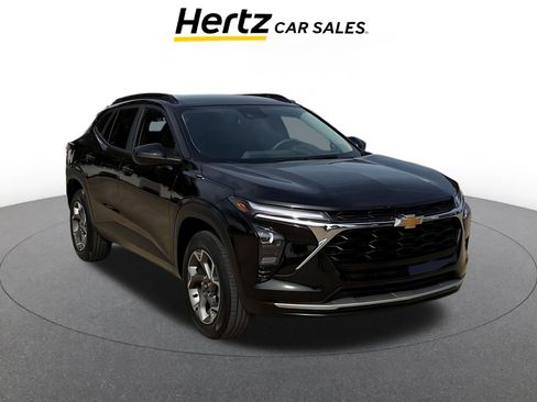 Used 2025 Chevrolet Trax LT image 1