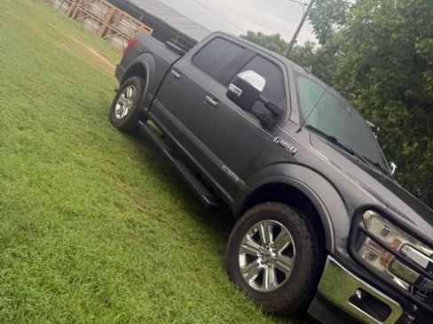 Used 2018 Ford F150 Lariat w/ Equipment Group 502A Luxury AWD/4WD image 3