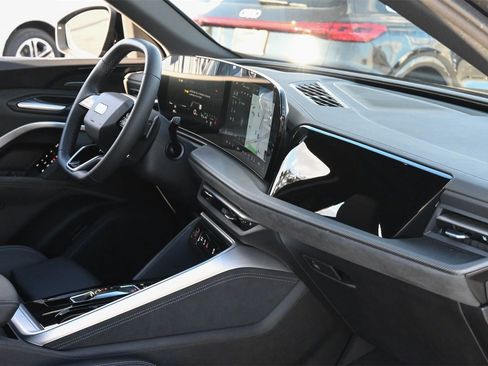 Certified 2025 Audi SQ5 Premium Plus w/ Premium Plus Package image 22