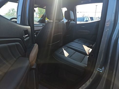 Used 2023 GMC Canyon AT4 w/ AT4 Premium Package image 9