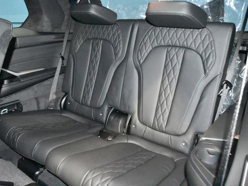 New 2026 BMW X7 M60i image 21