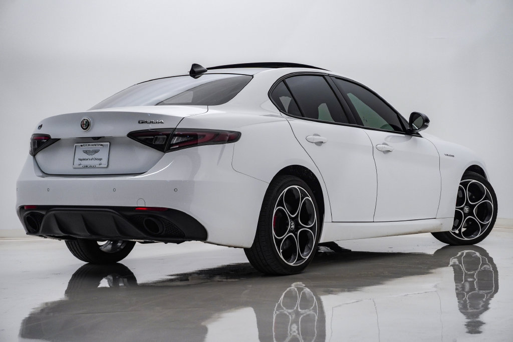Used 2024 Alfa Romeo Giulia Veloce AWD/4WD image 8