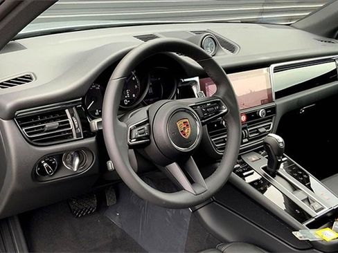 New 2025 Porsche Macan image 4