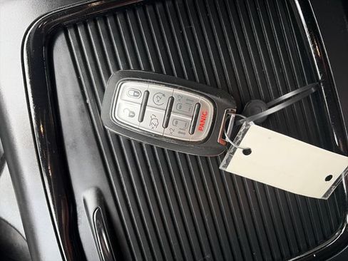 Used 2024 Chrysler Pacifica Limited FWD image 59