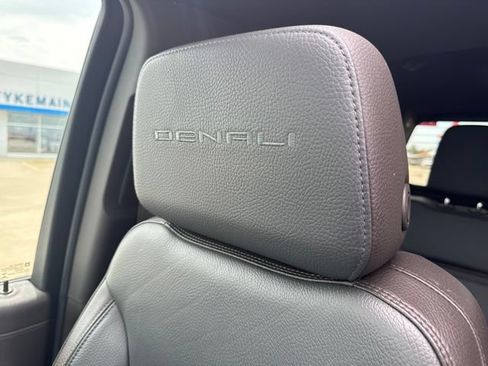 Used 2023 GMC Sierra 2500 Denali w/ Denali Black Diamond Edition AWD/4WD image 46