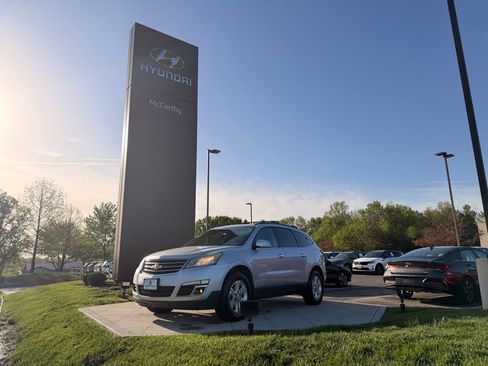 Used 2013 Chevrolet Traverse LT FWD image 1