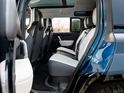 Used 2026 Land Rover Defender 110 OCTA image 31