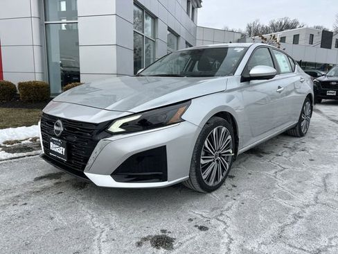 New 2025 Nissan Altima 2.5 SL AWD/4WD image 4