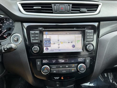 Used 2016 Nissan Rogue SL w/ SL Premium Package image 43