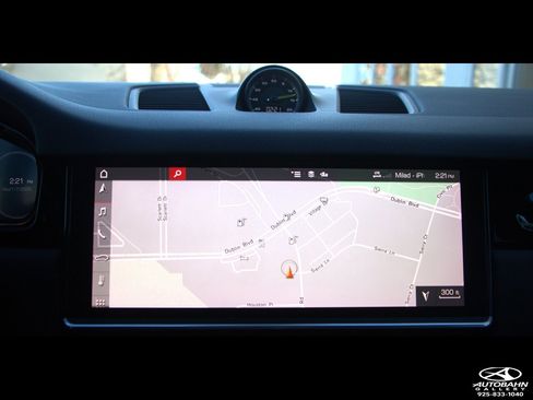 Used 2020 Porsche Cayenne E-Hybrid w/ Premium Plus Package image 22