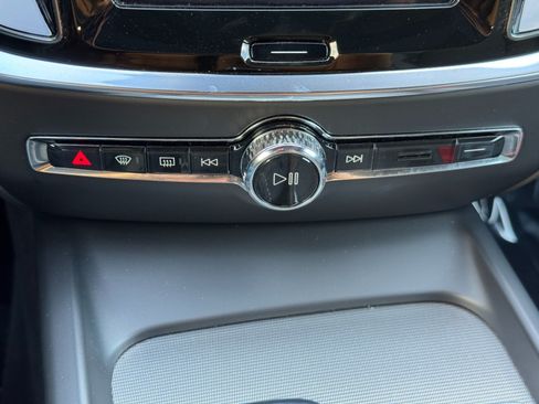 Used 2020 Volvo V60 T6 R-Design FWD image 30