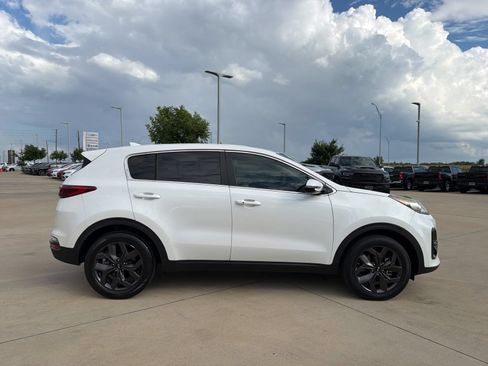 Used 2022 Kia Sportage LX w/ LX FWD Value Edition Package image 6