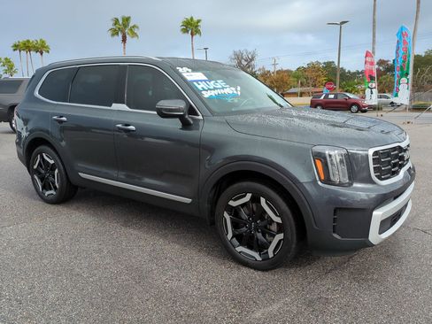 Used 2024 Kia Telluride S image 2