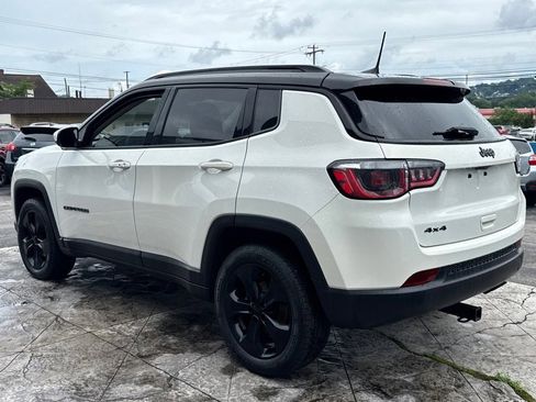 Used 2018 Jeep Compass Latitude w/ Popular Equipment Group AWD/4WD image 4