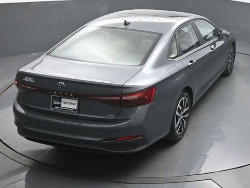 Used 2025 Volkswagen Jetta SE image 46