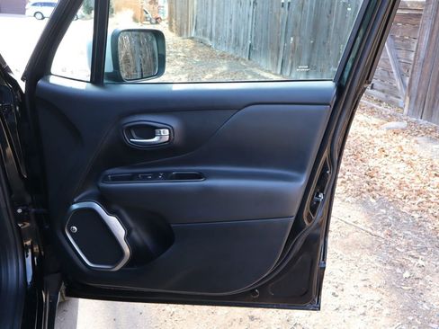 Used 2018 Jeep Renegade Limited w/ UConnect 8.4 Nav Group image 26