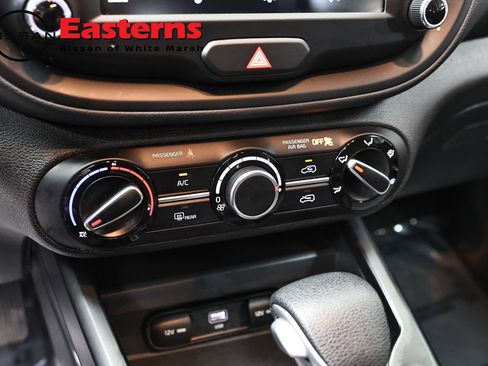 Used 2025 Kia Soul LX w/ LX Technology Package FWD image 19