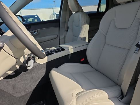 New 2026 Volvo XC90 B6 Ultra image 25