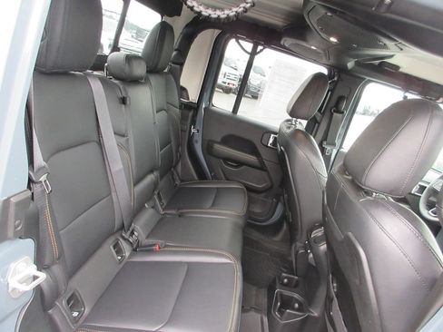 Used 2025 Jeep Gladiator Sport AWD/4WD image 20
