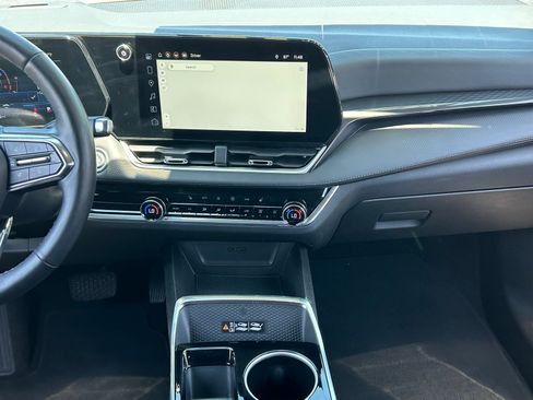 Certified 2025 Chevrolet Equinox LT w/ Convenience Package II FWD image 17