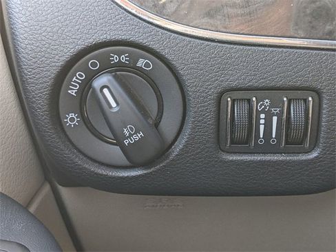 Used 2014 Chrysler Town & Country Touring-L w/ Driver Convenience Group image 20