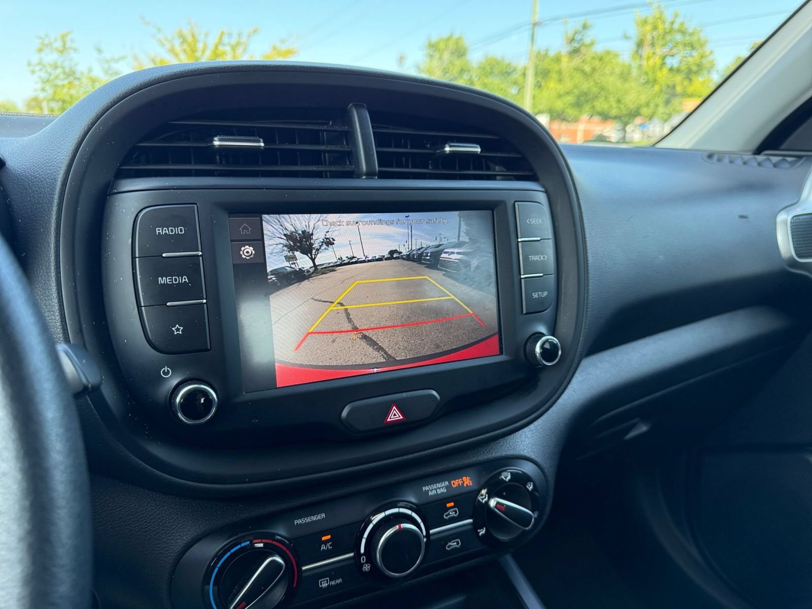 Used 2025 Kia Soul LX w/ LX Technology Package FWD image 21