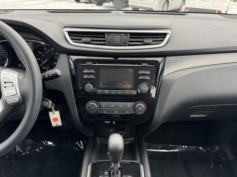 Used 2015 Nissan Rogue S image 2