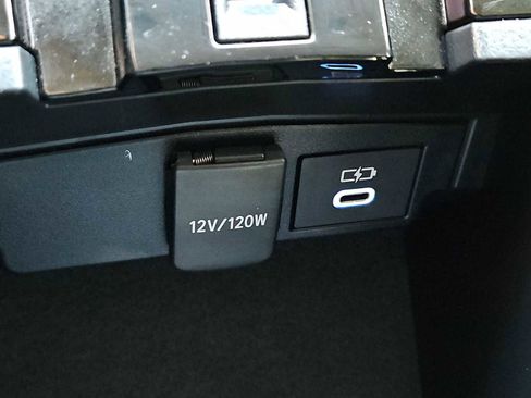 Used 2022 Toyota Corolla LE image 28